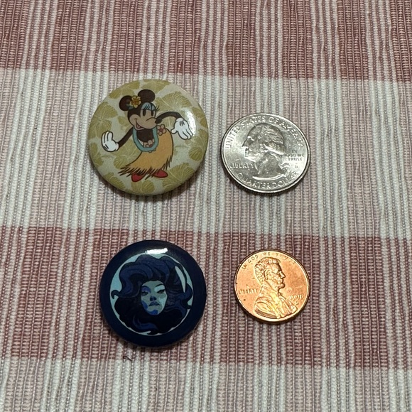 Disney variety buttons - Picture 9 of 10